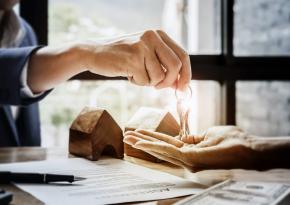 Immobilier: le statut fiscal des propriétaires de meublés évolue