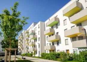 Louer son logement : s’en occuper seul ou passer par une agence immobilière ?